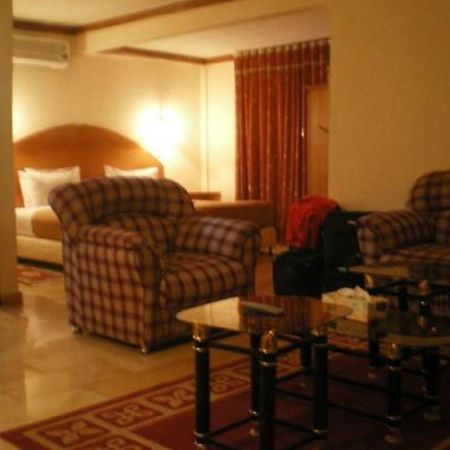 קומסי Hotel De Texas מראה חיצוני תמונה
