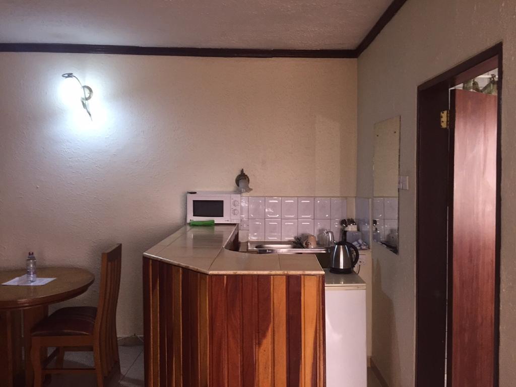 קומסי Hotel De Texas מראה חיצוני תמונה