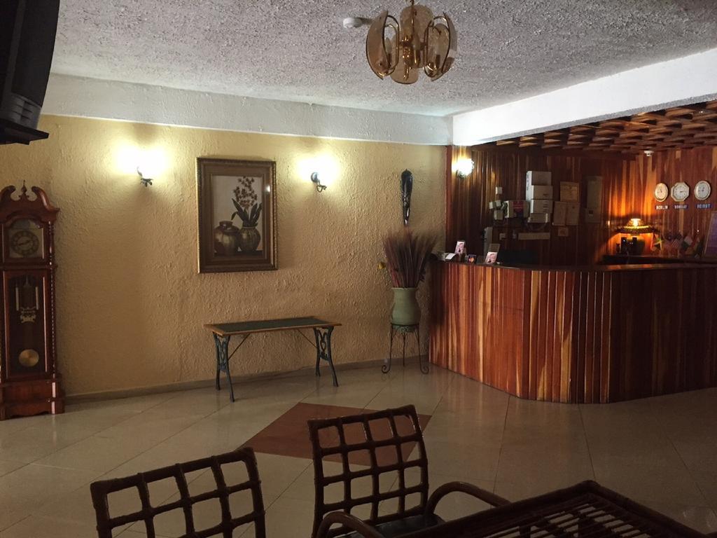 קומסי Hotel De Texas מראה חיצוני תמונה