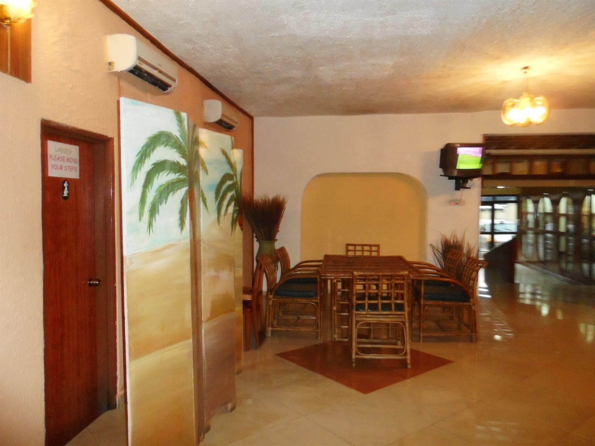 קומסי Hotel De Texas מראה חיצוני תמונה